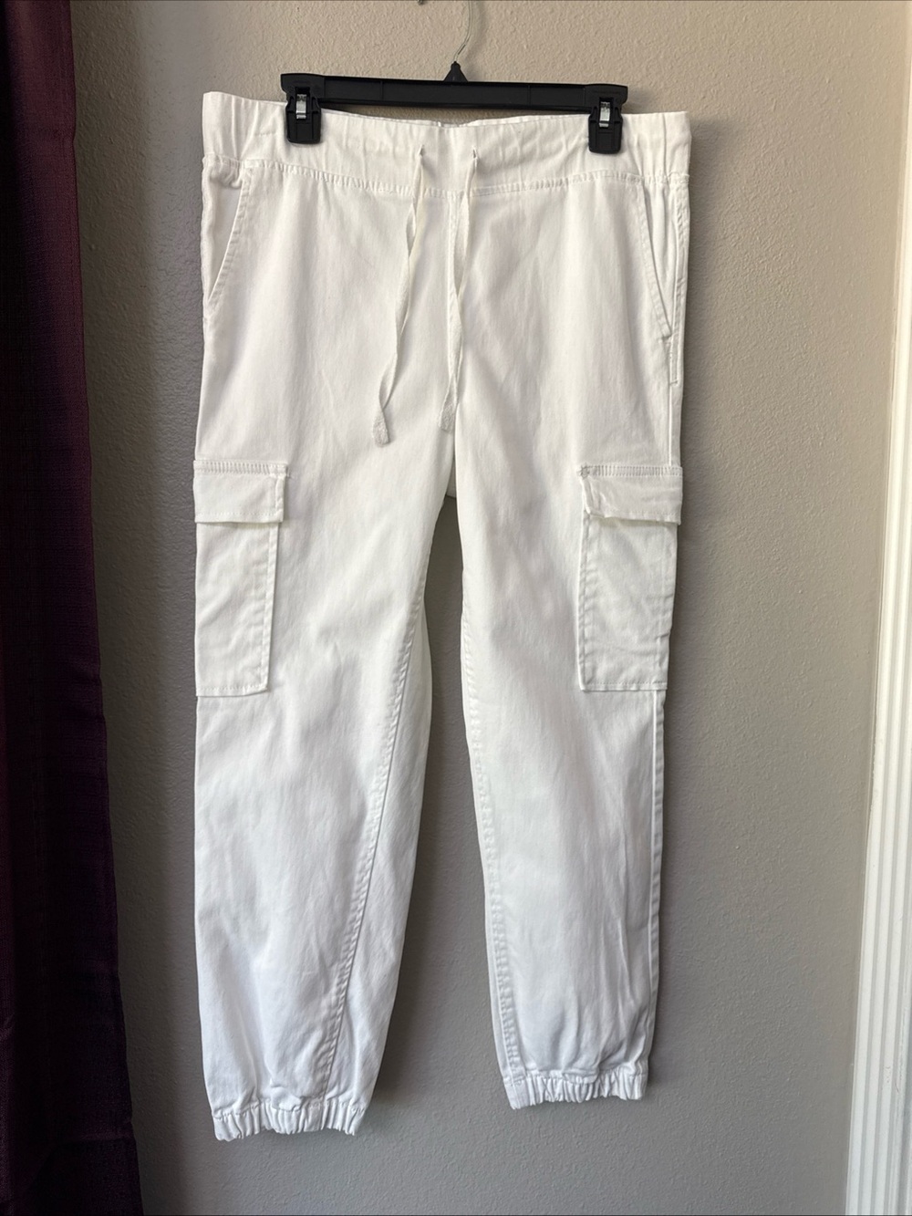 B8/1 Tinseltown White Utility Jogger Size Medium